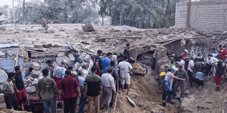 evidence-suggests-the-us-dropped-a-2,000-pound-bomb-on-a-home-in-iran,-killing-a-2-…