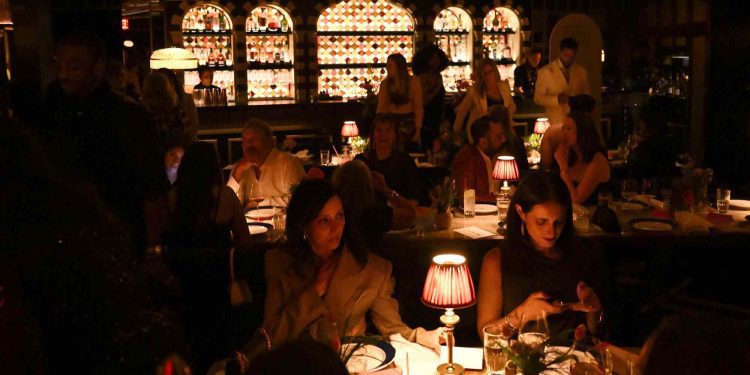 viral-video-shows-fire-blazing-at-buzzy-nyc-restaurant-–-aol.com