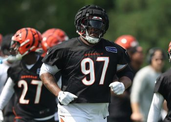 bengals-training-camp-twitter-recap:-dexter-lawrence-gets-vocal,-and-jeff-blake-shows-up