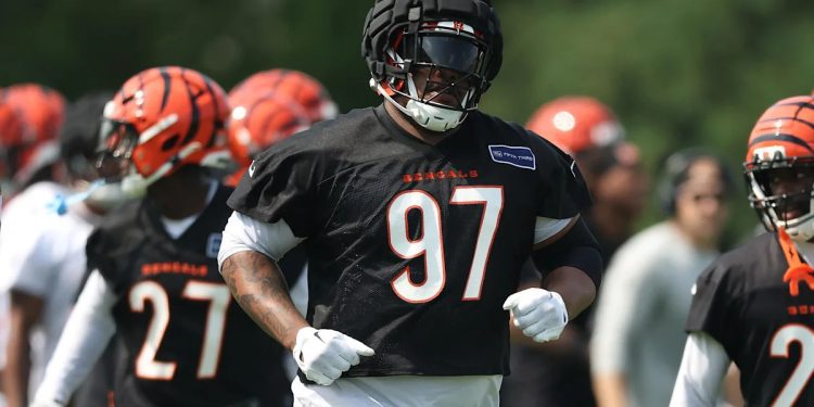 bengals-training-camp-twitter-recap:-dexter-lawrence-gets-vocal,-and-jeff-blake-shows-up