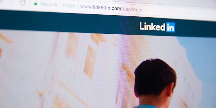 ‘cringebot-3000’-test-on-linkedin-shows-the-platform-is-still-favoring-ai-slop-–-yahoo-tech