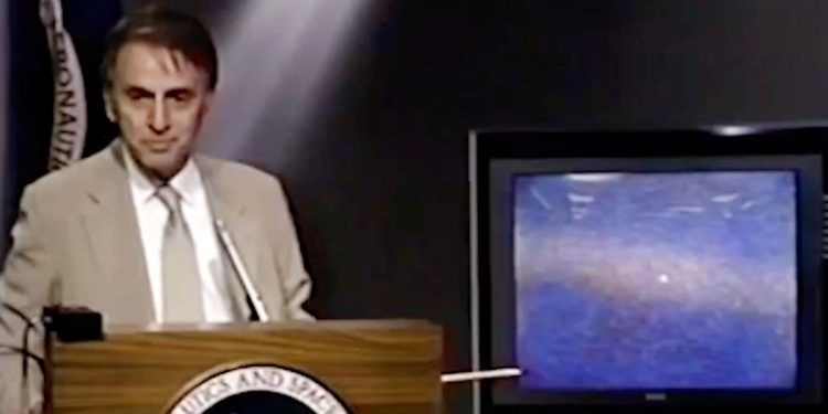 voyager-1-took-a-final-look-back-at-earth-36-years-ago-today-it’s-more-relevant-than-ever.