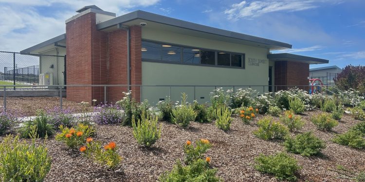 sf:-older-sunset-district-residents-celebrate-reopening-of-clubhouse-–-sfgate