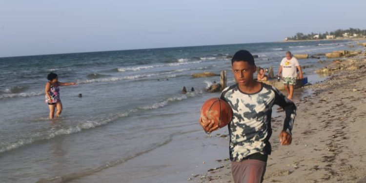 the-sad-decline-of-guanabo,-havana’s-most-popular-beach