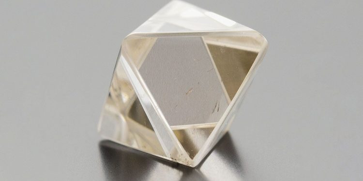 gia-analyzes-lab-grown-stone-imitating-rough-natural-diamond-–-rapaport