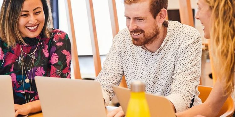 what-is-snap-(snap)-telling-advertisers-with-its-global-unified-attribution-rollout?
