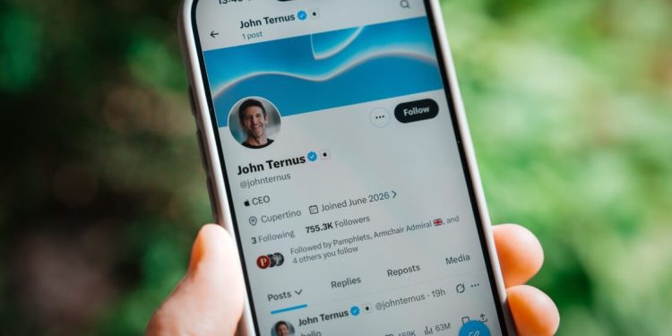 apple’s-new-ceo-hasn’t-bothered-to-update-his-linkedin-yet-|-pcmag