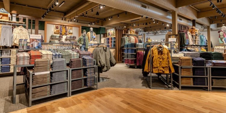 in-the-age-of-ai,-ll.-bean-is-betting-big-on-brick-and-mortar-shopping-–-linkedin