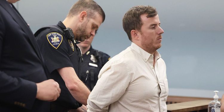 ex-high-school-teacher-pleads-guilty-after-posing-as-teen-on-snapchat,-asking-minors-for-…