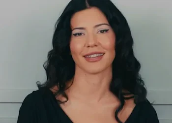 marina-diamandis-reacts-to-her-tumblr-era-–-youtube