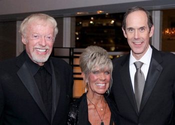 nike-founder-phil-knight-gives-away-a-billion-dollars-–-the-largest-single-donation-to-a-…