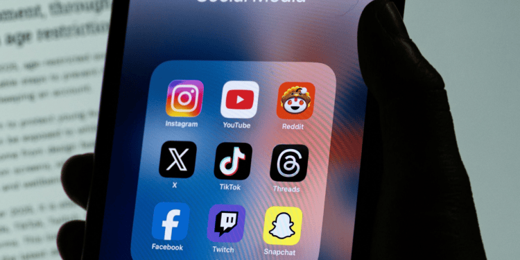 how-social-media-algorithms-are-fueling-the-spread-of-racist-and-engagement-driven-content