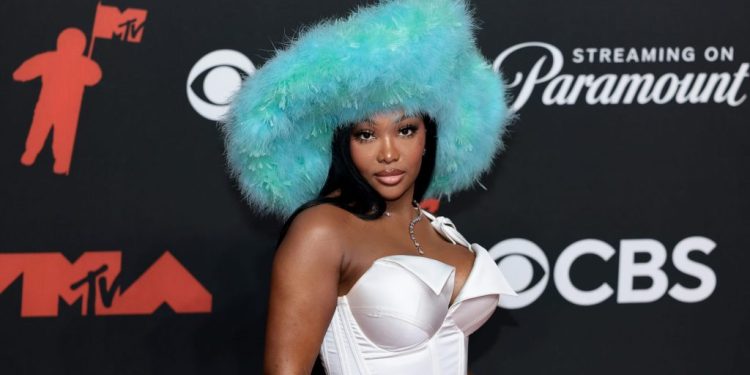 summer-walker-in-legal-dispute-with-interscope-over-record-deal-–-billboard