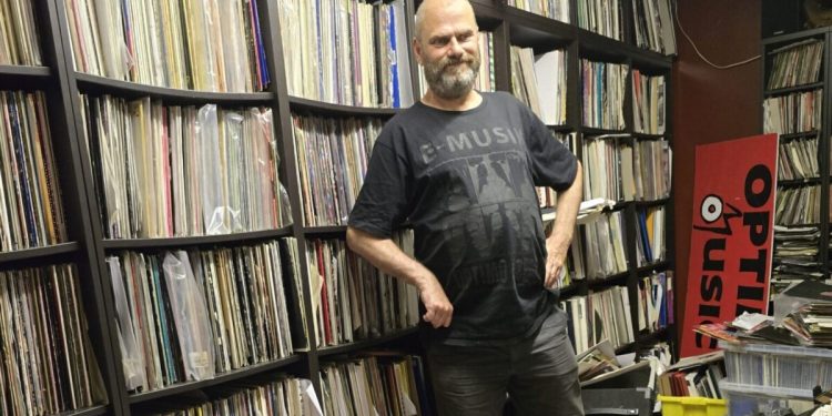 family-of-late-scottish-dj-jd-twitch-to-sell-record-collection-as-lasting-legacy-–-scottishnews.com