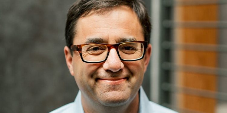 linkedin-legal-chief-blake-lawit-to-step-down-after-16-years;-henry-fong-succeeds-him
