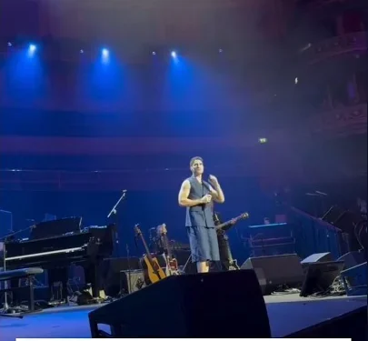 chris-colfer-came-out-as-a-surprise-guest-at-darren-criss’-concert-at-london’s-royal-albert-hall