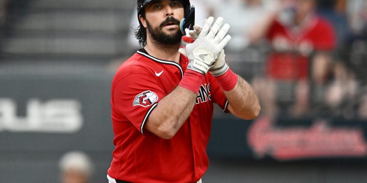 austin-hedges’-future-with-the-guardians-appears-uncertain-–-roundtable