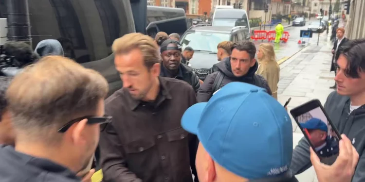 fc-bayern-have-arrived-in-london-for-the-ballon-d’or-ceremony.-harry-kane,-michael-olise-…-–-x